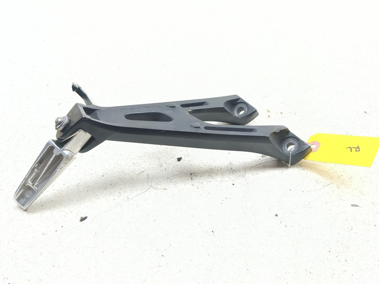 09-16 Suzuki GSXR 1000 Rear Left Right Passenger Foot Peg Set