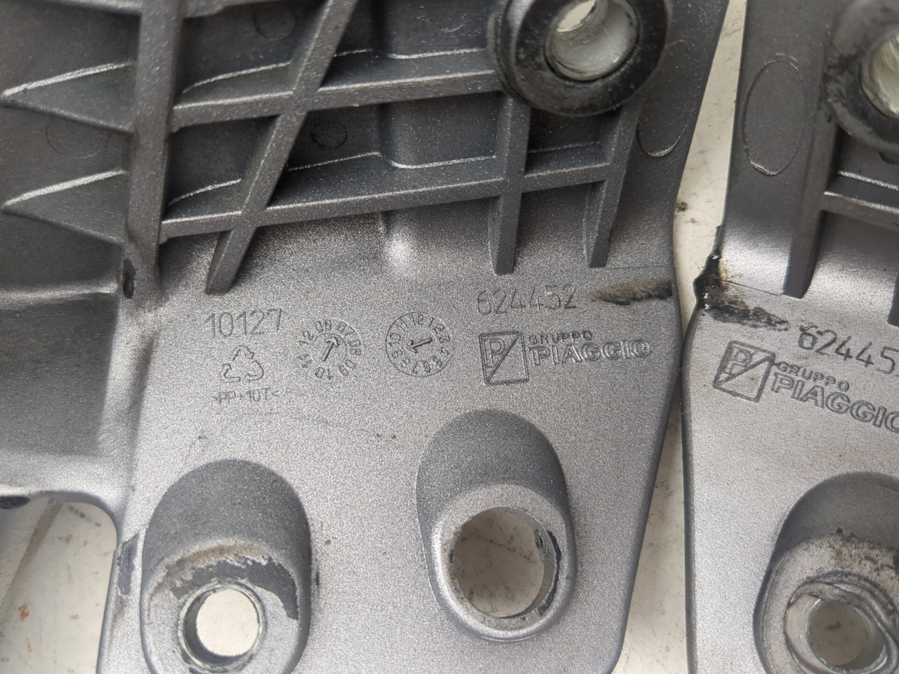08-13 Piaggio MP3 400 Rear Left Right Passenger Grab Handle Set