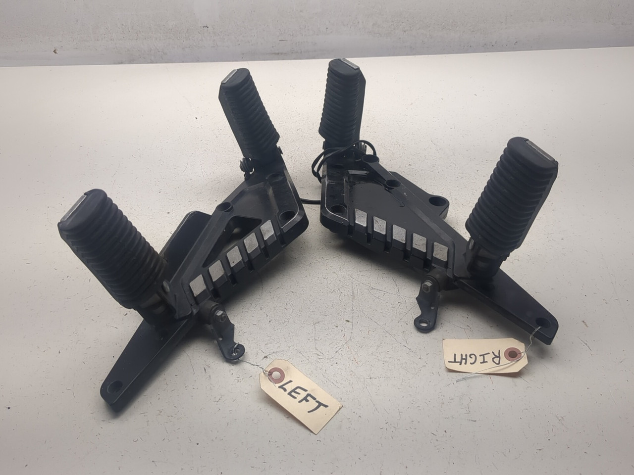 89-95 BMW K75 RT Rear Left Right Foot Peg Assembly Set 46711457231