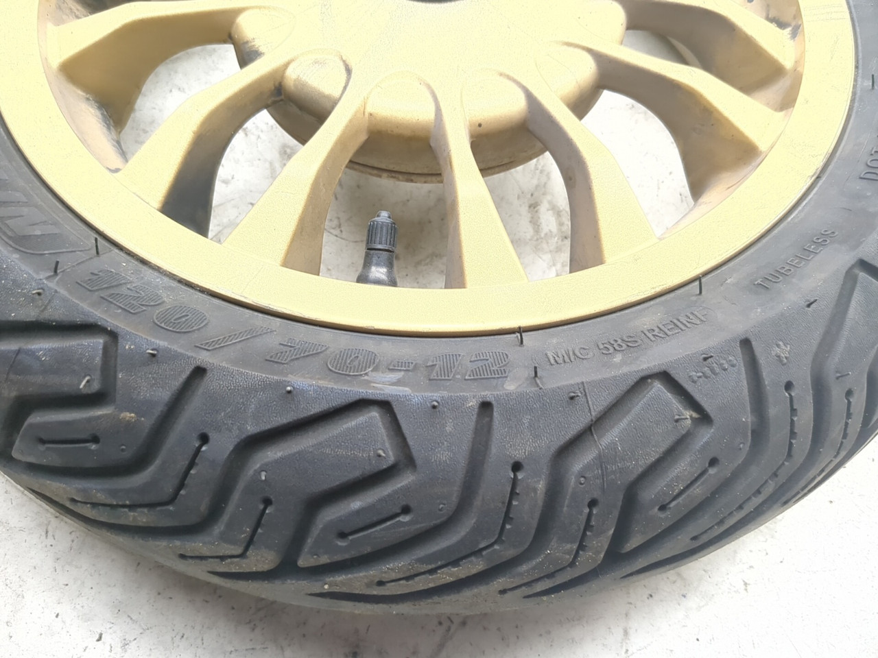 vespa ベスパ　ET3 タイヤホイール2本セット Michelin 17-26 Vespa Sprint 150 Michelin City Grip 2 Rear 120/70-12 Wheel