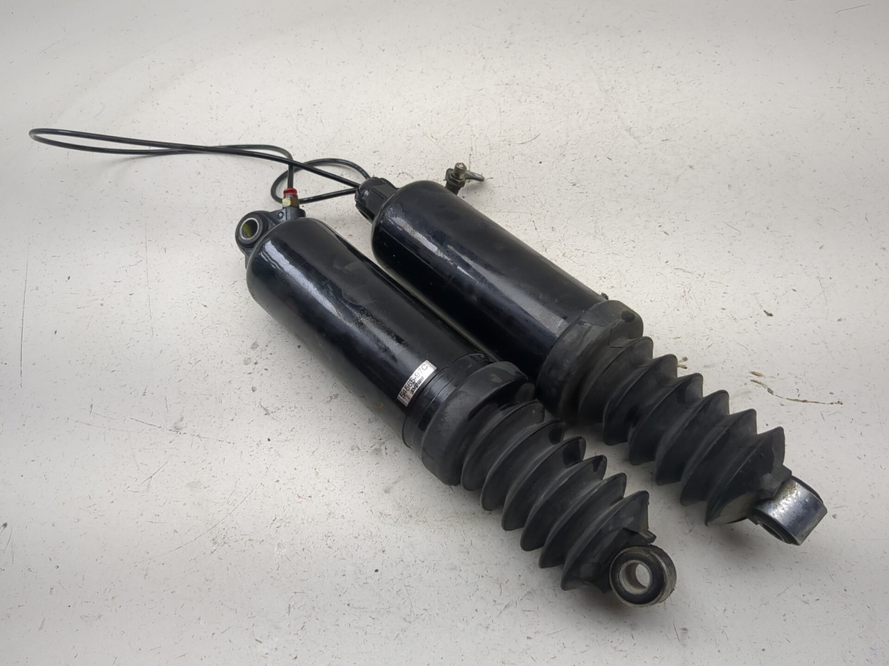 98-06 Harley Road King Classic FLHRCI Rear Air Shock Absorber Set