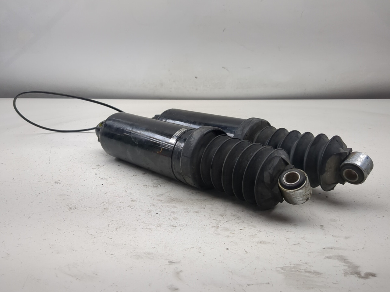 98-06 Harley Road King Classic FLHRCI Rear Air Shock Absorber Set