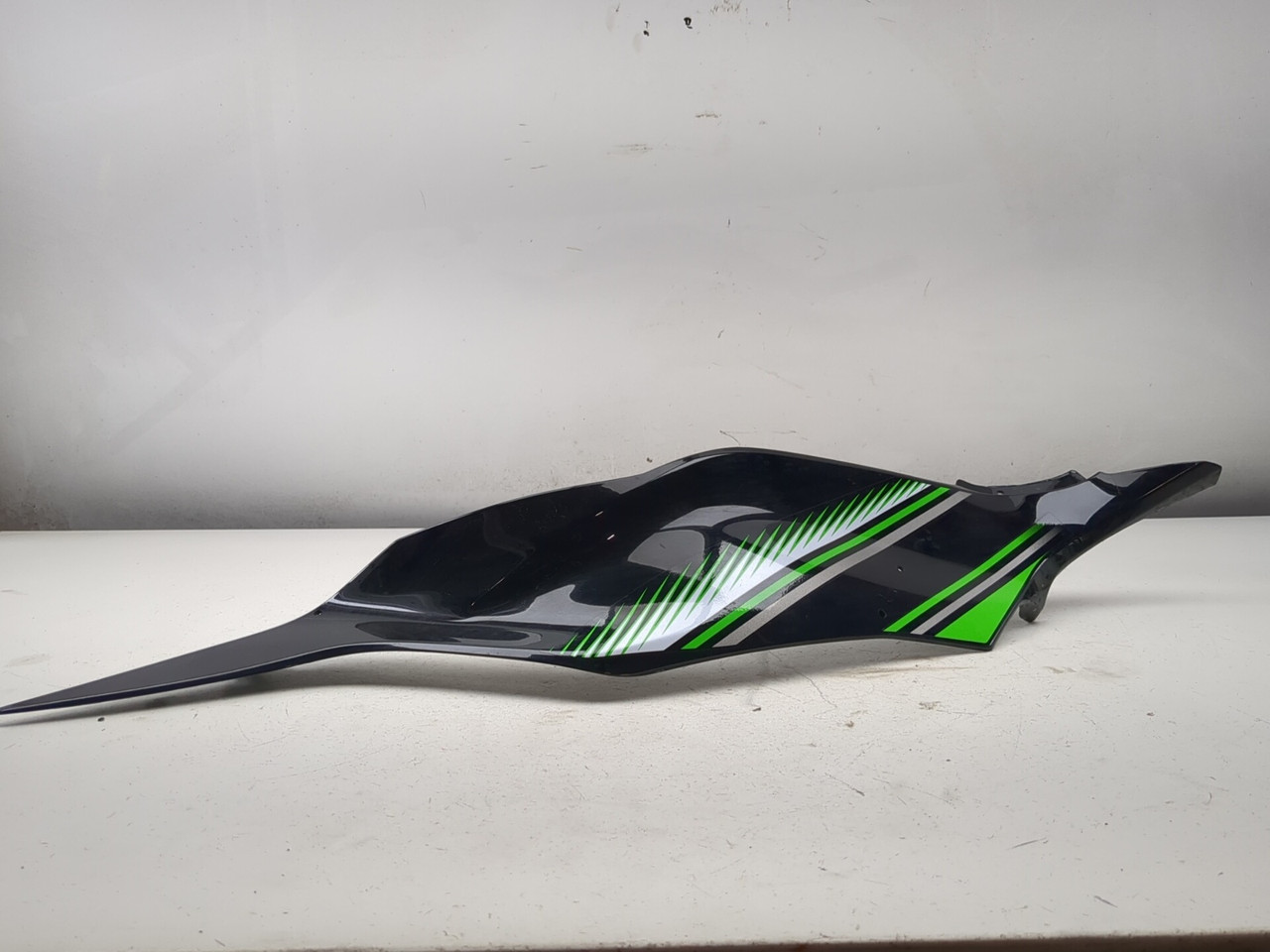 しーページ 13-18 Kawasaki ZX 636 ZX6R Left Side Cover Fairing 36001-0594