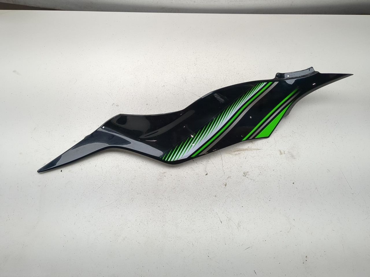 ★ ページ 13-18 Kawasaki ZX 636 ZX6R Left Side Cover Fairing 36001-0594