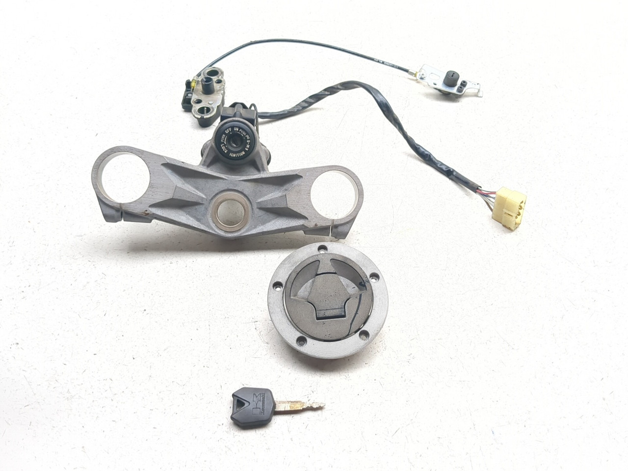 07-08 Kawasaki Ninja ZX600 ZX6R Ignition Triple Gas Cap Seat Lock