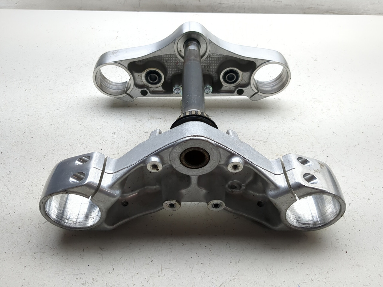 06-25 Suzuki VZR1800 M109R Boulevard Front Triple Tree Assembly