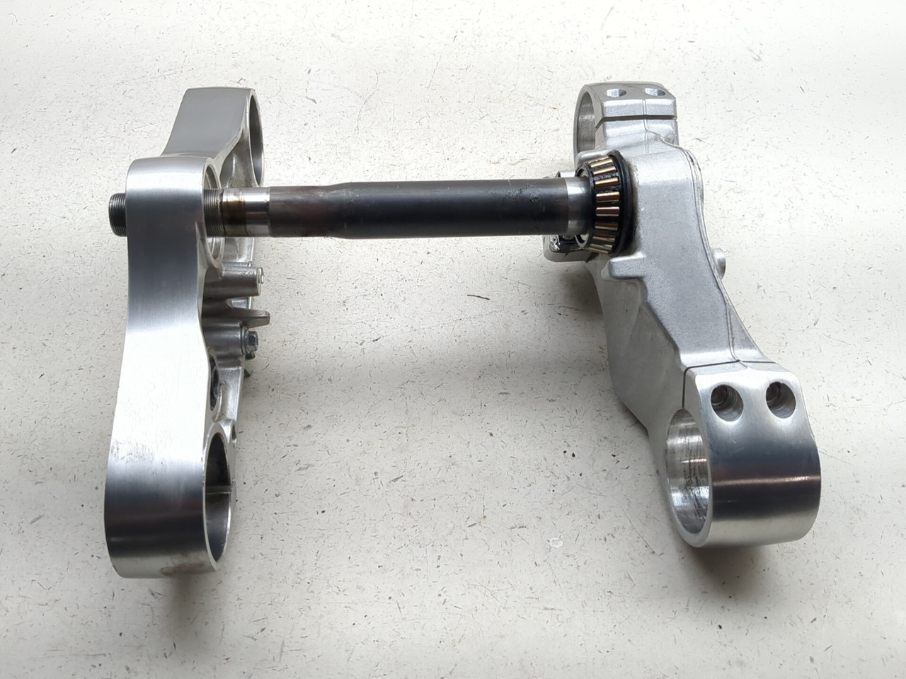 06-25 Suzuki VZR1800 M109R Boulevard Front Triple Tree Assembly