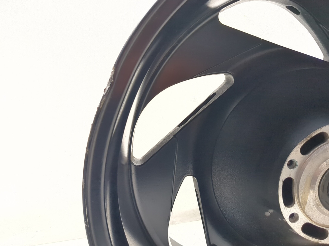 06-25 Suzuki VZR1800 M109R Boulevard Rear Wheel Rim 18X8.50 - Sun
