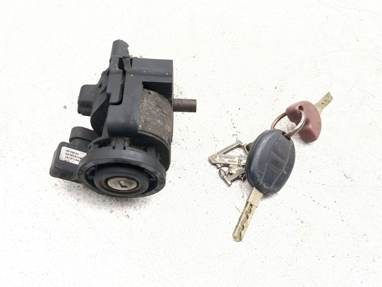 06-11 Piaggio MP3 250 Front Ignition Switch with Key Set 638534