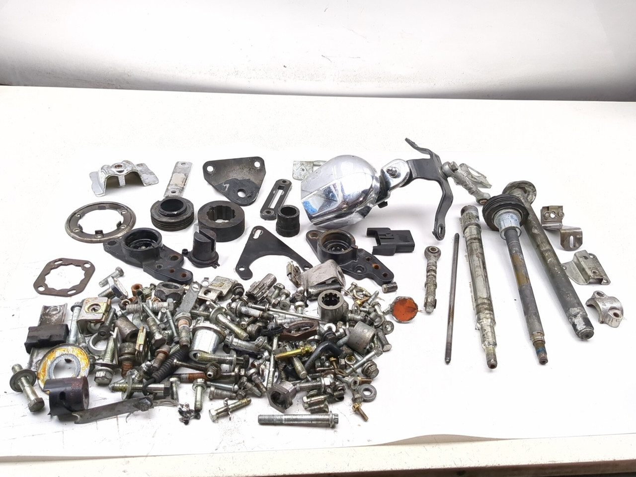 00-06 Harley-Davidson FLHPI Road King Police Bolt Nut Screw Axle