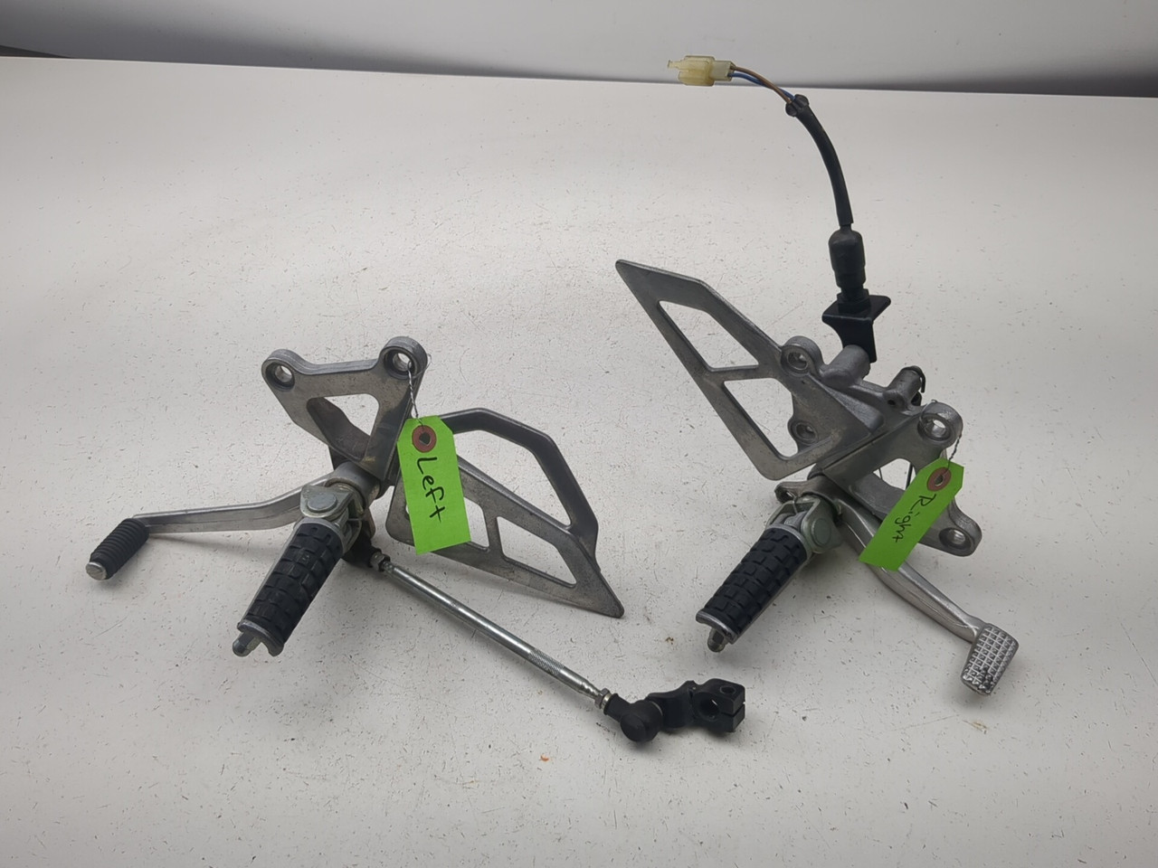 95-97 Kawasaki Ninja ZX6R ZX600 Front Left Right Foot Peg Set