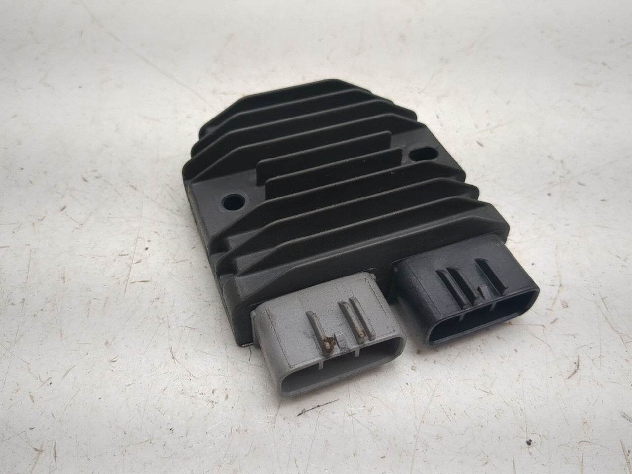 20点オーダー 10-17 Triumph Rocket 3 III Roadster Voltage Regulator Rectifier