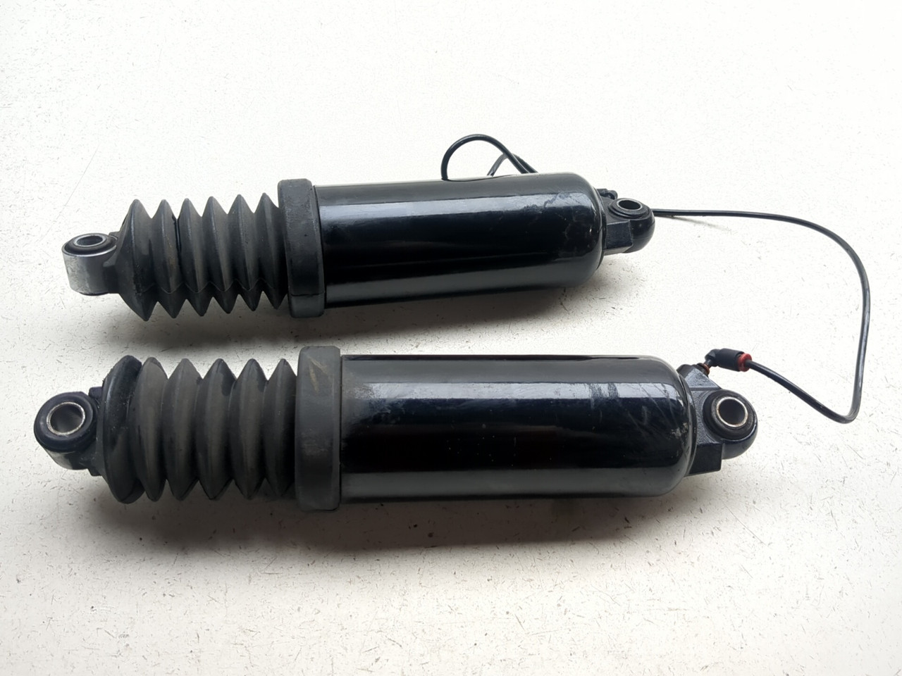14-16 Harley Street Glide FLHX Rear Left Right Air Shock Set 54662