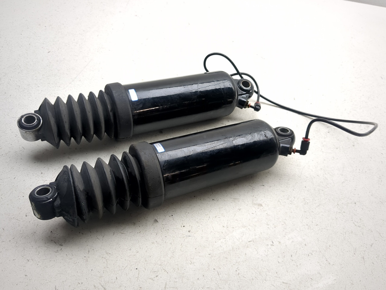 【純正】Harley-Davidson 2016 FLHRエアーショック 14-16 Harley Street Glide FLHX Rear Left Right Air Shock Set 54662