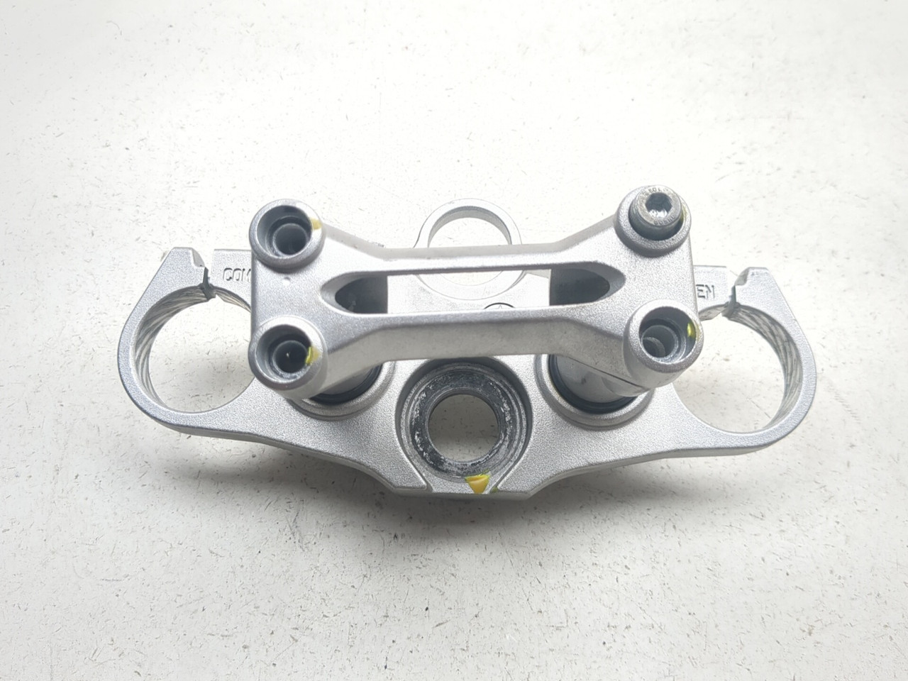 06-15 Yamaha FZ1 S Front Triple Tree Upper Clamp Riser Assembly