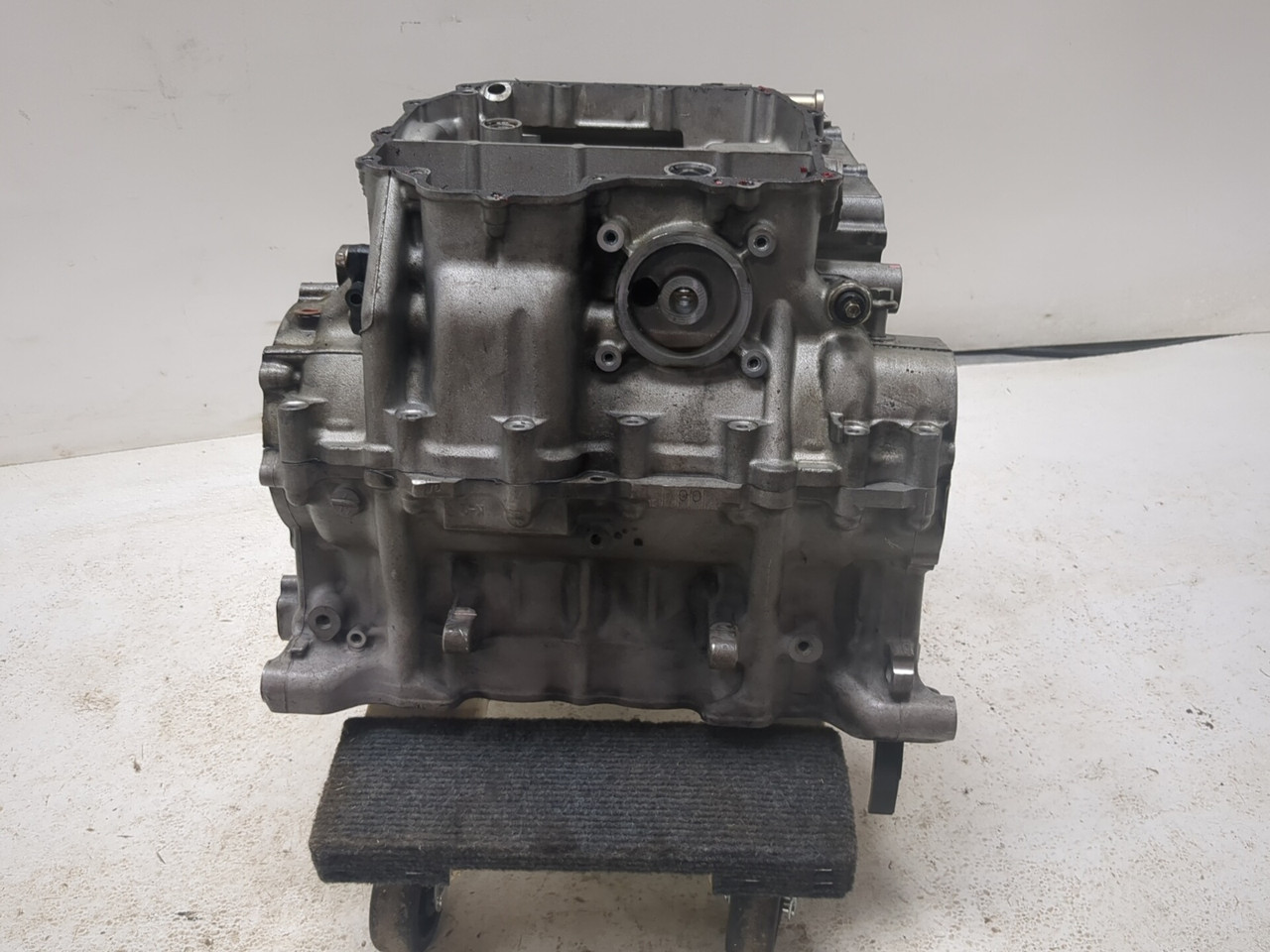 きばん 21-24 Kawasaki ZX10R Ninja ZX 10 Engine Crankcase Set 14001-0729