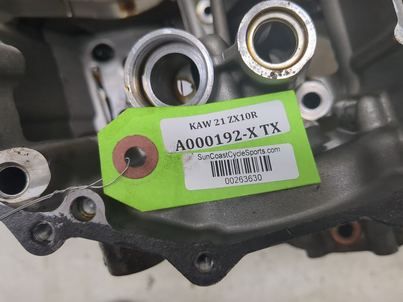 21-24 Kawasaki ZX10R Ninja ZX 10 Engine Crankcase Set 14001-0729