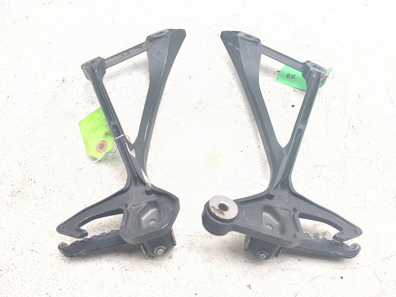 11-15 Kawasaki Ninja ZX10R Rear Left Right Passenger Foot Peg Set