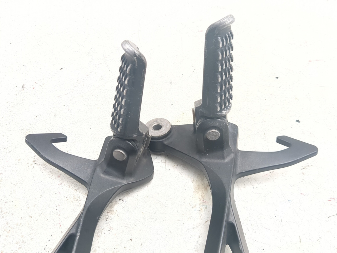 11-15 Kawasaki Ninja ZX10R Rear Left Right Passenger Foot Peg Set