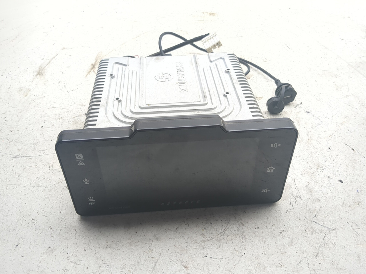ナビ 00-06 Harley-Davidson FLHPI Road King Police Soundstream Reserve