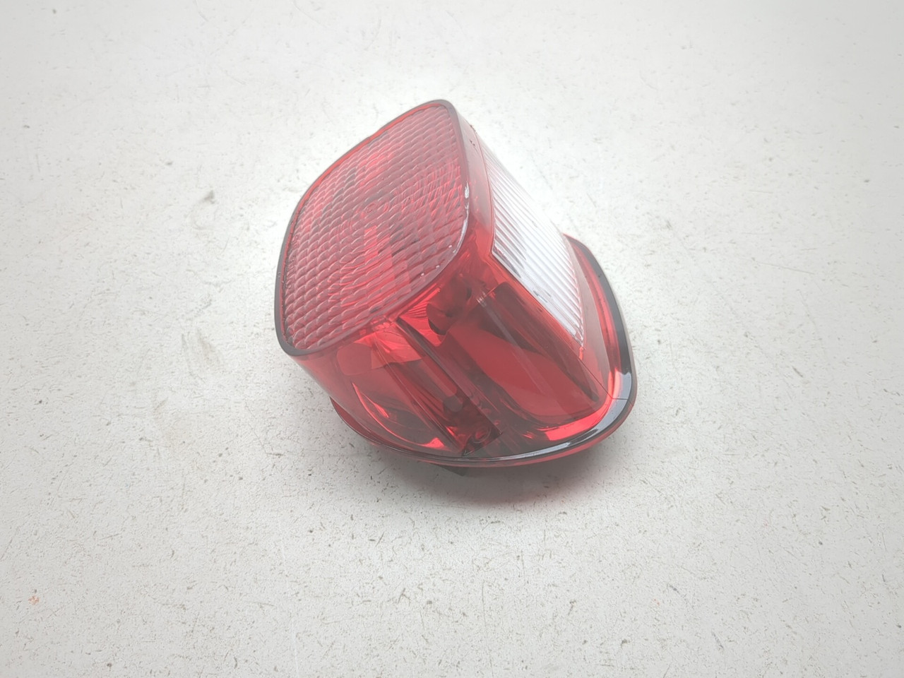 ビンテージ　テールランプ　Harley-Davidson 99-03 Harley-Davidson Sportster Custom XL883C Rear Taillight Lamp