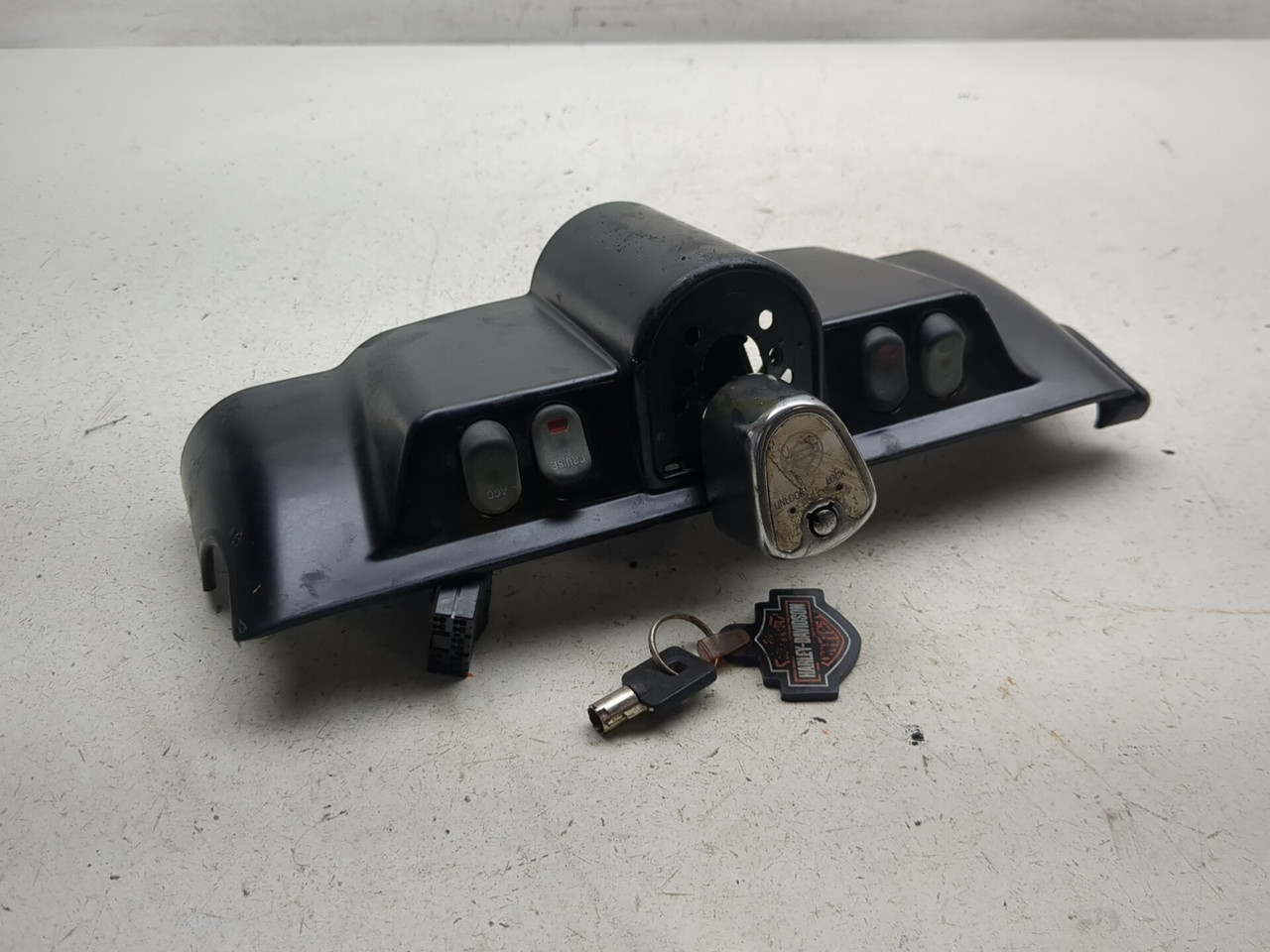 06-13 Harley CVO Ultra Glide FLHTCUSE Front Ignition Switch W/ Key