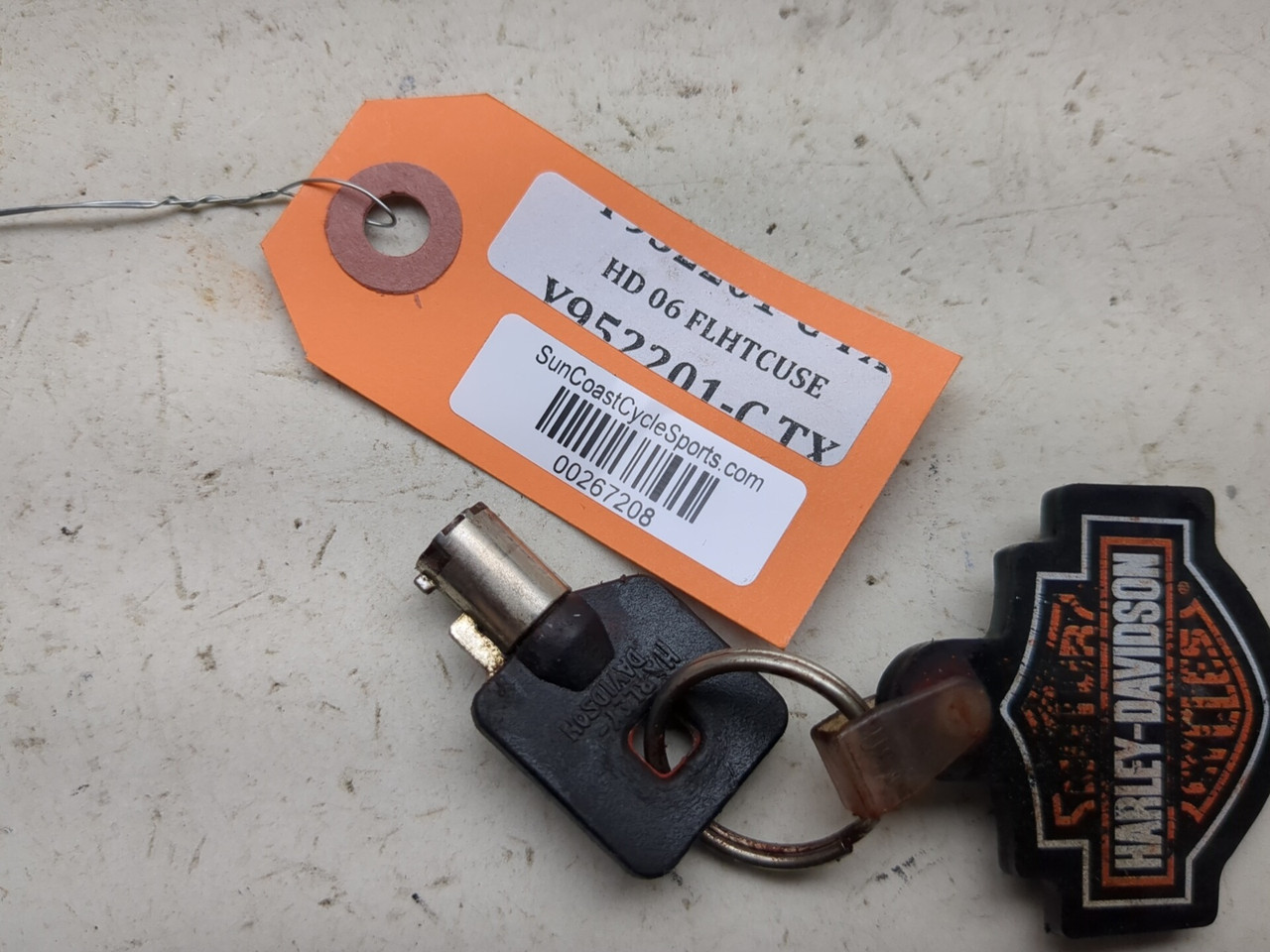 06-13 Harley CVO Ultra Glide FLHTCUSE Front Ignition Switch W/ Key