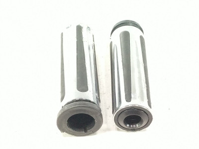 12 Harley Davidson FLHX Street Glide Throttle Tube And Grips