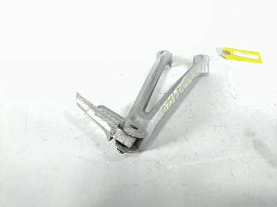 06-07 SUZUKI GSXR 600 750 Right Passenger Foot Peg A