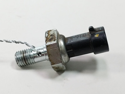 17 Polaris Slingshot SL Brake Light Pressure Switch (B)