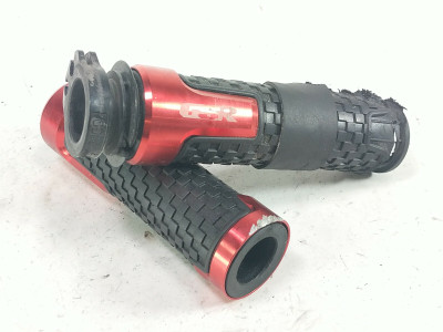 06 07 Suzuki GSXR 600 750 Throttle Tube And Grips Damaged