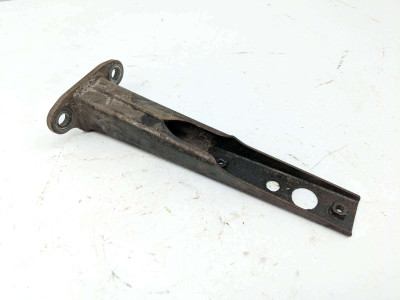 01 Yamaha Grizzly 600 Foot Rest Well Support Mount Bracket (A)