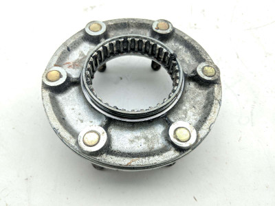 99 Suzuki VL1500X Intruder LC Final Drive Mount Bracket Wheel Hub