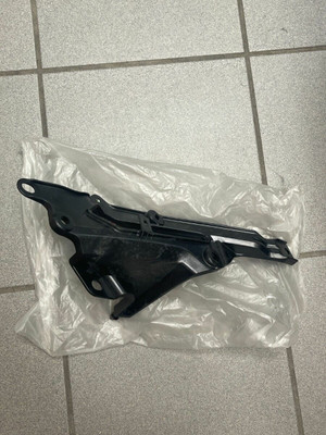 2009 Yamaha YFZ450R is new, genuine OEM Yamaha Fender 1 Stay, part number 18P-21