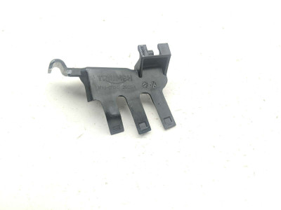 17 Triumph Bonneville Bobber O2 Connector Mount Bracket 2502824