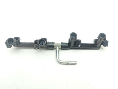 20 Suzuki GSXR 750 Fuel Injection Injector Rail