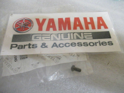 Genuine Yamaha Marine 98507-04008 Pan Head Screw OEM New Factory QTY 5