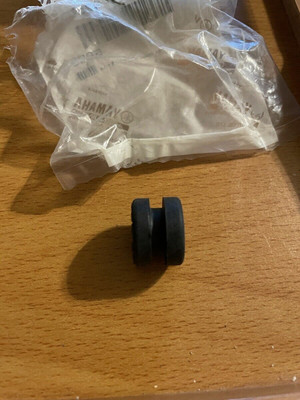 NEW YAMAHA RUBBER GROMMET MOUNT TAILLIGHT/AIR FILTER/CLEANER 90480-14023