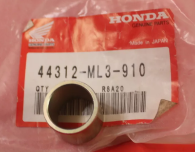 NOS Honda CR125 CR250 CR500 NOS OEM Front Wheel Collar 44312-ML3-910