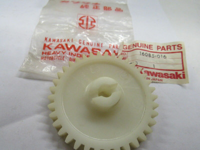 NOS KAWASAKI 1971-1983 OIL SEAL F6 F7 KD175 KE175 92050-039