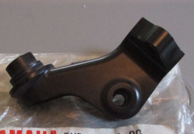 NOS Yamaha OEM Lever Holder 1 00-02 YZ426 03 YZ250 YZ450 5HD-82911-00