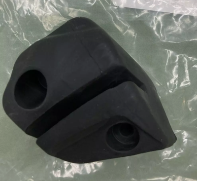 NEW GENUINE YAMAHA 1XD-K7238-V0 Rubber Hood Bracket RIGHT HAND NEW GENUINE YAMAHA 1XD-K7238-V0 Rubber Hood Bracket RIGHT HAND