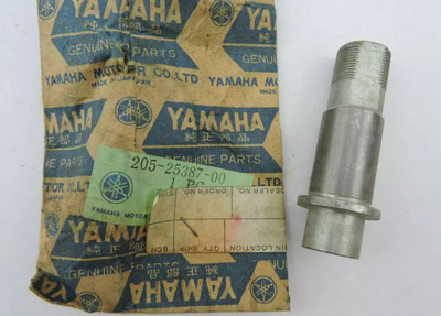 1968-1971 Yamaha DT1 AT1 CT1 RT1 OEM Sprocket Shaft 205-25387-00