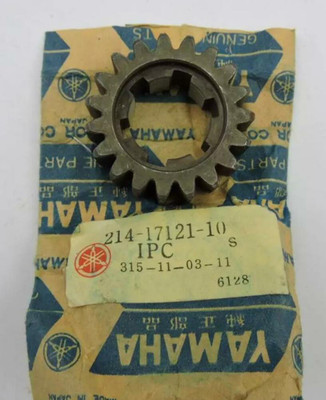 1972-1973 Yamaha DT2 DT3 RT2 RT3 2nd Wheel Gear OEM 214-17121-10