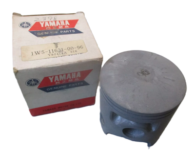1977-1978 Genuine Yamaha OEM Piston (STD) IT250 # 1W5-11631-00-96