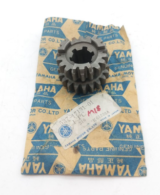 YAMAHA NOS OEM 4TH PINION GEAR 537-17131-01