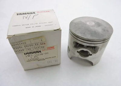 YAMAHA IT250 NOS OEM PISTON 4TH 0/S 1.00MM IT 250 1977 TO 1979 1W5-11638-00