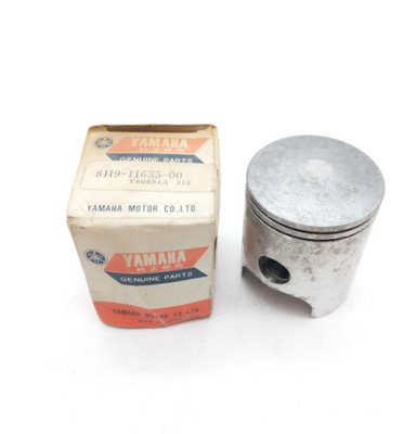 YAMAHA NOS OEM PISTON 0.25 O.S 1979 ENTICER 8H9-11635-00
