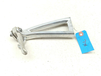 04 Yamaha YZF R6 Rear Left Passenger Foot Peg w/ Mount Bracket Holder TRSH PL