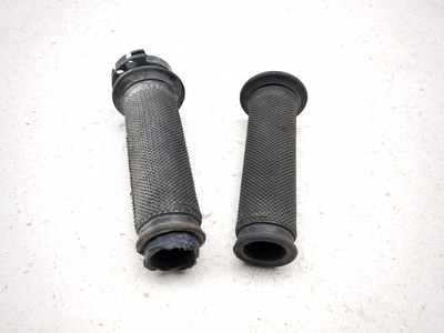 07 Triumph Daytona 675 Throttle Tube And Grips